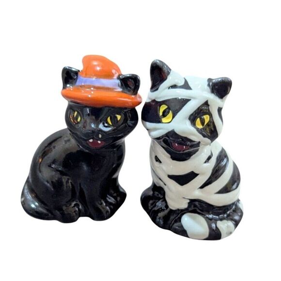 Black Cat & Mummy Cat Ceramic Salt & Pepper Shakers Halloween Decor 3" Set new - Picture 1 of 6